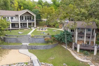 Image de Tropical Trail - Lakefront House & Cottage & Dock