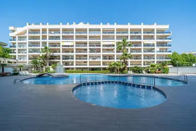 Image de Appartement 'Apartamentos Salou - 112' avec piscine partagée, Wi-Fi et climatisation