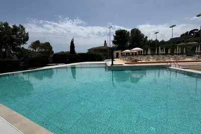Image de Maison de vacances 'E2-8 Bilocale Borgo Rovere' près de la mer avec balcon et Wi-Fi