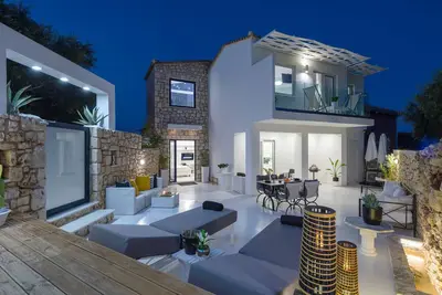 Image de Villa de luxe \"Dion\" près de la mer avec vue sur mer, piscine privée, terrasses, balcons et Wi-Fi