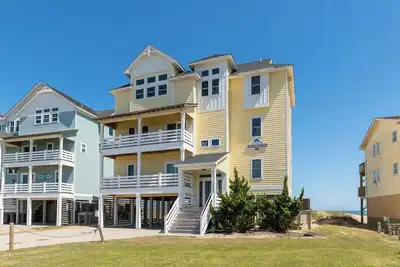 Image de Surfside Retreat Oceanfront Home + Pets Stay Free!