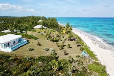 Image de Beachfront Home on Acre of Land, Walk for Miles on Pink Sand