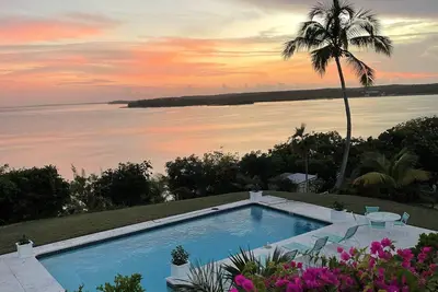 Image de Private Beachfront Estate Home w\/Pool on Gated Windermere Club Membership
