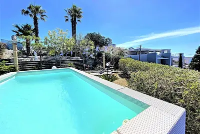 Maison vue mer avec piscine proche de la plage