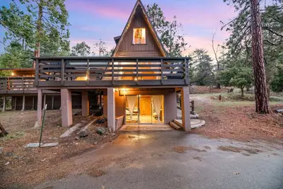 Image de Bobcat Lodge W/Bbq, Deck + Firepit