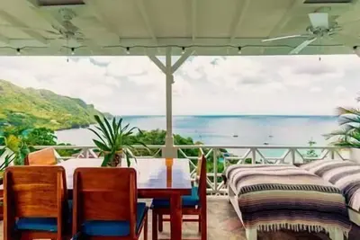 Image de One Bedroom Beachview Apartment w\/Pool