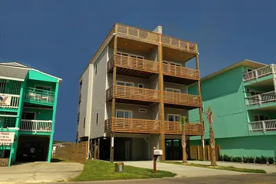 Image de Sun, Sand, and Style: Modern 5br Home, Rooftop Deck, Steps to the Beach!