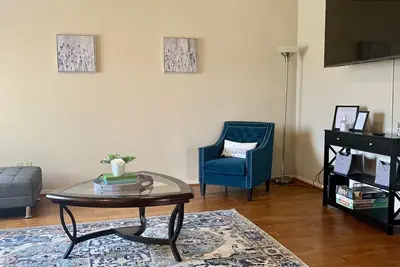 Image de Great location, beautiful, cozy and relaxing home. Very close to the river
