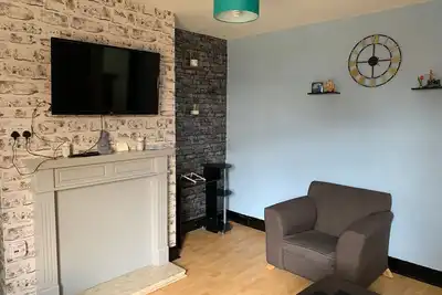 Image de Beautiful 3 bedrooms fully furnished kitchen and free parking apartment