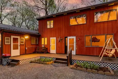 Private Spacious Mountain Top Retreat:3BRs+Bonus Room, Fire Pit