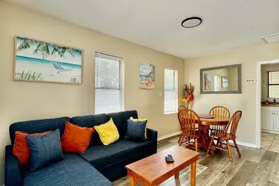 Image de Adorable guest house 5 miles from the beach!