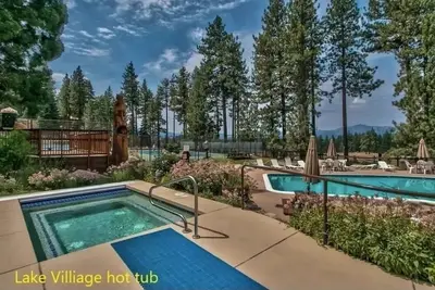 Image de Spacious and renovated: easy access to beach, golf, casino, and ski!