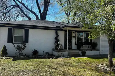 Image de Peaceful neighborhood within minutes to many of the greater Tulsa venues