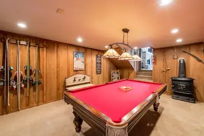 Image de Pool Table, Multi-Level, On Free Bus Route, Renovated, Weber Bbq