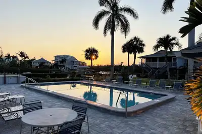 Image de Charming 2 Bedroom Vacation Home w/ Pool and Boat Slip