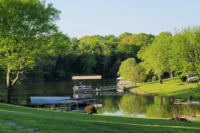 Image de Old Hickory Lakefront home-lots of space for all-Nashville & Airport close