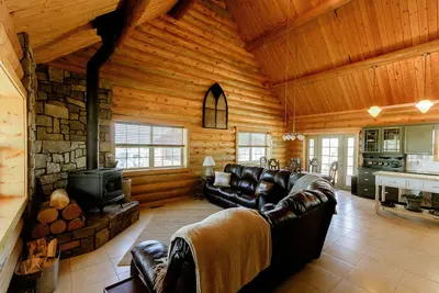 Image de Three Canyons - Entire Log Home With Mountain View!