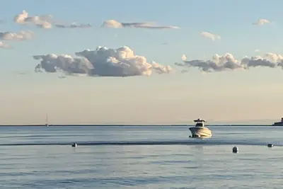 Image de Summertime Fun\/clinton Ct Shoreline Cottage
