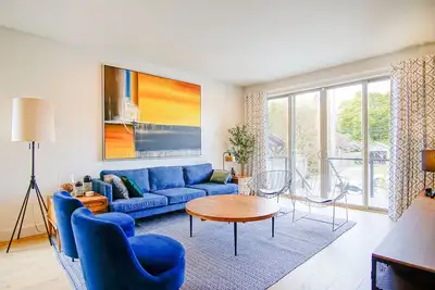 King Beds, Roofdeck, Ac, Best Area with 95 WalkScore