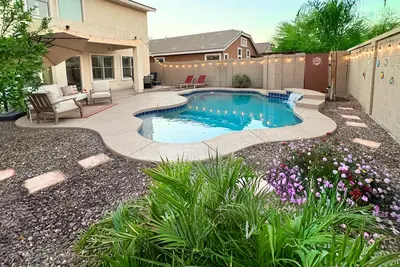 Image de Upscale Home, Award Winning Golf, Trails & Parks, Private Heated Pool and More!