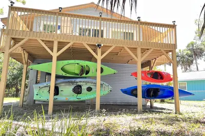 Image de River-front house 6-kayaks manatees bikes fire pit fishing Huge yard\/parking