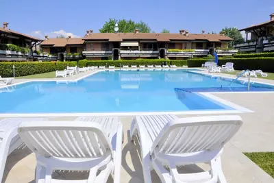 Image de Une maison confortable au bord du lac Ă Lazise