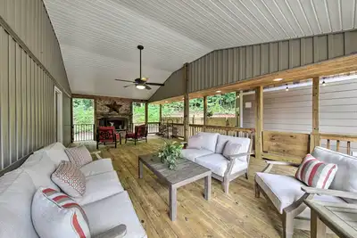 Image de Blairsville Tiny Home w/ Covered Furnished Deck!