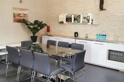 Image de Maison de plein pied, piscine chauffée, gd jardin avec jeux enf, 2 sdb, clim