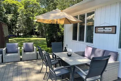 Image de Poppy's Hampton House: Big Yard, Beach, Renovated