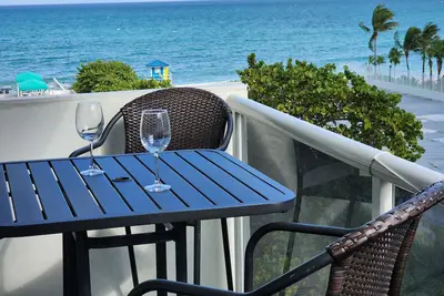 Image de Lovely 2 bed Condo on the Beach