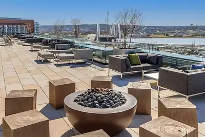 Image de Capitol City Getaway! On-Site Restaurant, Rooftop Lounge, Near Audi Field