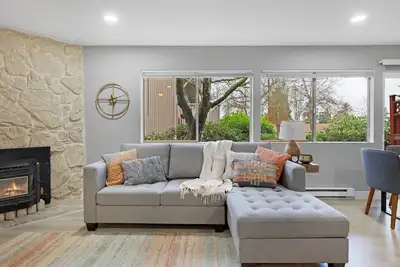 Cute Delightfully Remodeled Spacious Condo by RedAwning