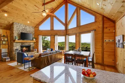 Image de Cascading View Lodge♡ Mtn Views, hot tub, fire pit, < 20 min from Blue Ridge