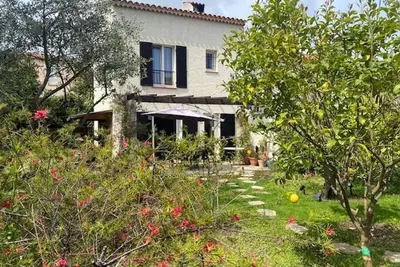Image de Villa Cap d'Antibes 300m from the beach of La Salis