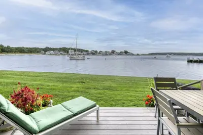 Image de Exquisite Waterfront Townhome in Greenport with Pool and Boat Slip. Walk to all!
