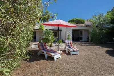 Image de Maison de charme, authentique, sur terrain privé de 5000m2 vue mer proche plage