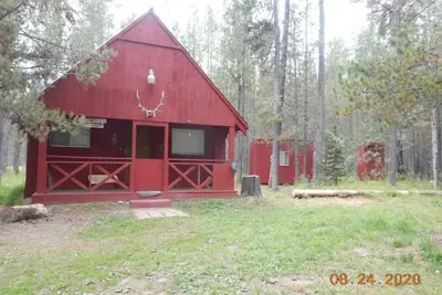 Image de 30 Mins from Ynp | Trail Access - Cozy Cottage