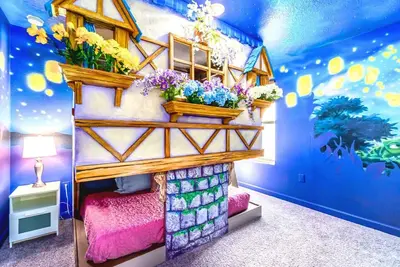 Image de 5MinWalk2Clubhouse-PoolMovies-WaterPark-Game Room-Rapunzel, Moana and Avengers!