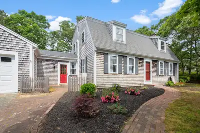 Image de Bright S. Harwich Home, Private Backyard, Close to Beaches, Bike Trail & Shops