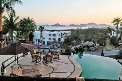 Stunning Villa - Panoramic Views & Private Beach!