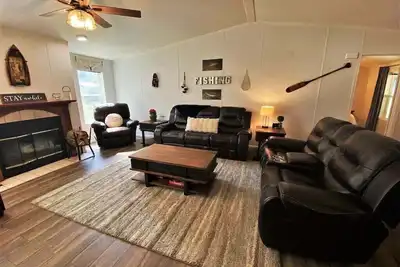 Image de Beautiful Home on Creek with Full Kitchen, Large Patio with Seating, Game Room