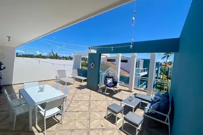 Image de New Tropical Condo w\/Private Roof Top and Pool Views