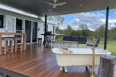 Image de Luxury 100yr old workers cottage close to wineries & wedding venues