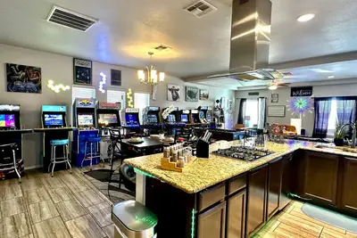 Image de Luxurious 3bedroom home W/ Game Room King Bed Nintendo switch, Fooseball, Pool