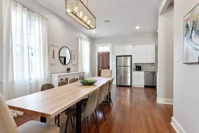 Image de Historical Charm with Modern Touch 5 Bedrooms 4 Bathrooms, Centrally Located