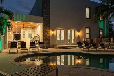 Image de 8k+ Sf Mansion Cinema\/Pool\/Game Room