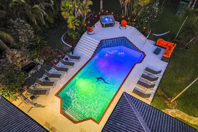 Image de 7000sf Mansion Pool|Theater|Gameroom