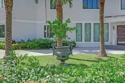 Image de 7000sf Beach Mansion Beach\/Pool\/GameRoom\/