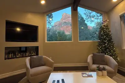 Image de Luxury Sedona zen home, totally remodeled, views, hiking trails & labyrinth! !