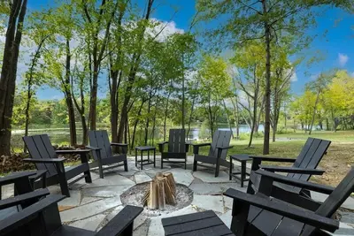 Image de Dreamy Lake Home with Huge Private Yard